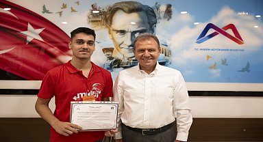 OBERHAUSEN'den gelen öğrenciler Vahap Seçer'i ziyaret etti