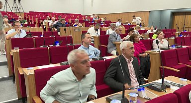 Prof. Dr. Arslan'dan İzmir Büyükşehir Belediye Meclisi öncesinde "Cumhuriyetin 100. Yılında Türkiye'de Felsefe" sunumu