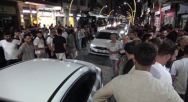 Rize'de, zam isteyen Minibüsçüler Kooperatifi Başkanı ile AKP'li Meclis Üyesi arasında tartışma çıktı, kooperatif başkanı gözaltına alındı, minibüsçüler AKP önünde eylem yaptı