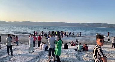 Salda Gölü'ne giren 13 yaşındaki çocuk boğularak hayatını kaybetti