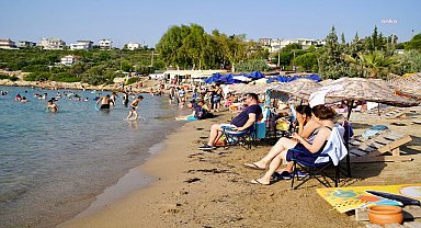 Seferihisar'da plajlara "Mavi Bayraklar" asıldı