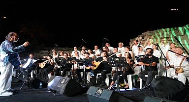 Seferihisar'da Türk Halk Müziği Konseri