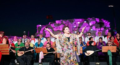 Seferihisar'da 'Türkü Gecesi' düzenlendi