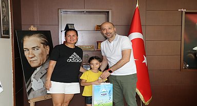 Söke Belediye Başkanı Arıkan, Minik Cimnastikçi Asel Kumsal'ı konuk etti