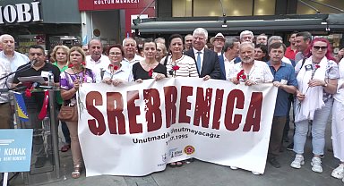 Srebrenitsa Katliamı'nda yaşamını yitirenler İzmir'de anıldı