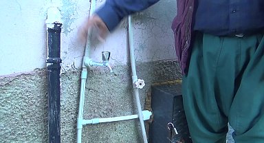 Su sorunu yaşayan Andırınlı vatandaş: "günde 20 kilometre gidiyoruz, suyu elimizle getiriyoruz"