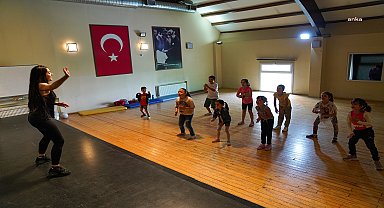 Tepebaşı'nda çocuklar yaz tatillerini kurslarla değerlendiriyor