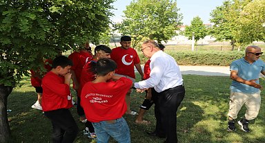 Turgutlu Belediye Başkanı Akın Belediyesporlu pehlivanları Edirne'ye uğurladı
