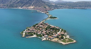 Yalım Halıcı'dan Eğirdir Gölü için araştırma önergesi: “Eğirdir Gölü ve havzası yok olacak”