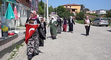 Yalova Elmalık Köyü sakinleri uzun süredir yaşadıkları su kesintilerine tepki gösterdi