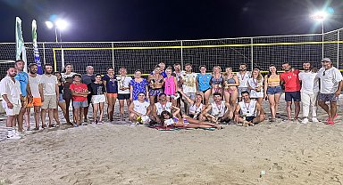 Yenifoça'da plaj voleybolu rüzgarı