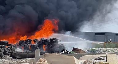 Aksaray OSB'de geri dönüşüm fabrikasında korkutan yangın