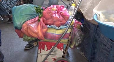 Aksaraylı 62 yaşındakİ Pazarcı: "Ağlıyoruz artık ağlıyoruz ne yapacağız? alan da yok satan da"