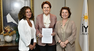 Akşener, İsveç'te Kuran-ı Kerim'in yakılmasının ardından Stockholm Mahkemesi'ne başvuran İYİ Partililerle bir araya geldi