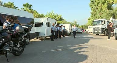 Antalya Konyaaltı Sahili'nde karavanlar tahliye ediliyor