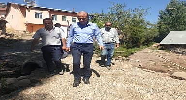 Arguvan Belediye Başkanı Kızıldaş, Çakmak Mahallesi'nde engelli vatandaşın konforu için başlatılan yol çalışmasını inceledi