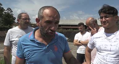 Artvin Kemalpaşa'da, Çaykur fabrikası atıklarının yaydığı kokudan şikâyet eden esnaf: "Bir sorumlu çıksın. Yakışmıyor bize"