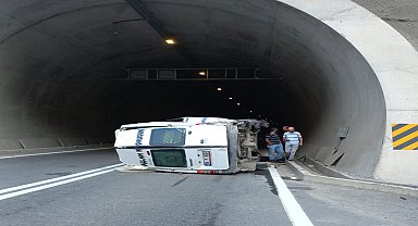 Artvin Yusufeli'nde minibüs devrildi: 11 kişi yaralandı
