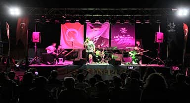 Aydın Büyükşehir Belediyesi'nden Çeştepe'de muhteşem konser