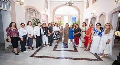 Azerbaycanlı iş kadınları Başkan Soyer'i ziyaret etti