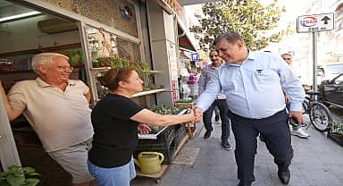 Başkan Tugay, daha sağlıklı bir kent yaşamı için Karşıyaka'yı adım adım geziyor