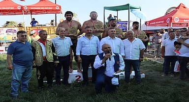 Bayramiç'te Başpehlivan İsmail Balaban oldu