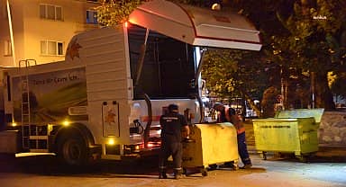 Bilecik Belediyesi Temizlik İşleri Müdürlüğü'nden gece mesaisi