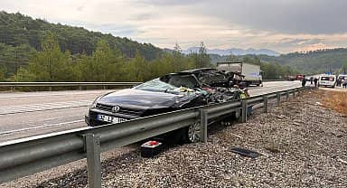 Burdur'da orman yangınına müdahaleye giden arazöz ile 2 otomobil çarpıştı: 1 ölü, 6 yaralı