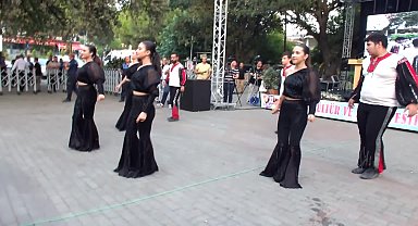 Burhaniye'de '33. Turizm Kültür ve Sanat Festivali' başladı