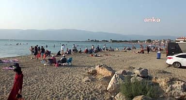 Burhaniye'de Aktif Yurttaş İnsiyatifi Derneği ve Burçep plaj temizliği yaptı