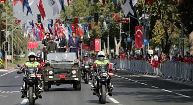 Büyük Taarruz'un 101. yıl dönümü Vatan Caddesi'nde resmi geçitle kutlandı