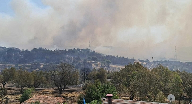 Çanakkale’deki dün başlayan yangın, rüzgârın da etkisiyle devam ediyor