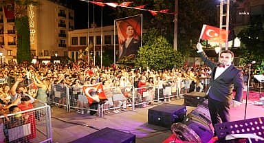 Çeşme, Büyük Zaferi coşkuyla kutladı