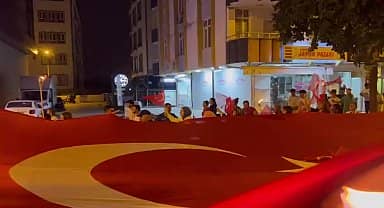 Ceyhan Belediyesi'nden önce Zafer Yürüyüşü ardından Grup Fay konseri
