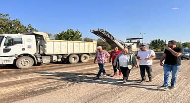 Ceyhan'da yol yenileme çalışmaları devam ediyor 