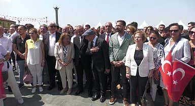 CHP İzmir İl Başkanlığı'ndan 30 Ağustos kutlaması... Soyer: "Bizim lügatımızda pes etmek, kaçıp gitmek yok. Bizim için bir başka vatan yok"