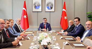 DİSK, Cumhurbaşkanı Yardımcısı Yılmaz asgari ücret gündemiyle görüştü