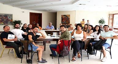 EBB Şehir Tiyatroları'nda yeni sezonun ilk oyunu "ayak bacak fabrikası"