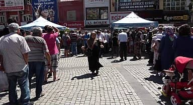 Edremit Belediyesi'nden 15 bin kişilik aşure hayrı 