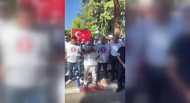 Ege Üniversitesi Hastanesi'nde çalışan işçiler, toplu sözleşmeden kaynaklı geriye dönük alacaklarının ödenmesi için eylem yaptı