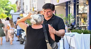 Fethiye Belediye Başkanı Karaca, esnafın aşure dağıtımına katıldı