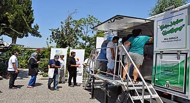 Fethiye Belediyesi vatandaşlara aşure dağıttı