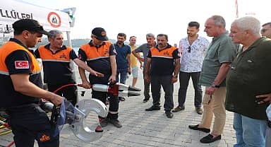 Gemlik Belediyesi'nden Bursa Mahalle Afet Gönüllüleri'ne ekipman desteği