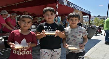 Germencik Belediyesi, aşure dağıttı
