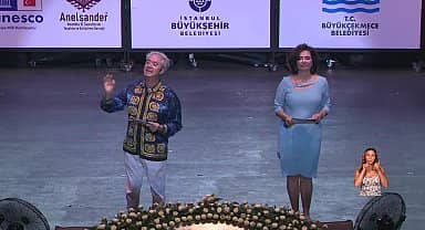 Hatay'da 31 kişiyi enkaz altından sağ kurtaran, Macar Arama Kurtarma Ekibine üye Tigi isimli köpeğe İstanbul'da kahramanlık madalyası takıldı