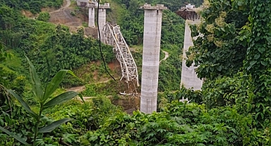 Hindistan’ın Mirozam Eyaletinde demir yolu köprüsünün çökmesi sonucu 17 işçi hayatını kaybetti