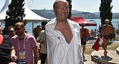 İki kolunu kaybeden Avcılar Belediye Başkanı boğazı yüzerek geçti