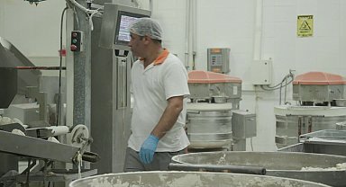 İzmir Büyükşehir Belediyesi Halk Ekmek Fabrikası, ucuz ve sağlıklı ekmek üretimine devam ediyor