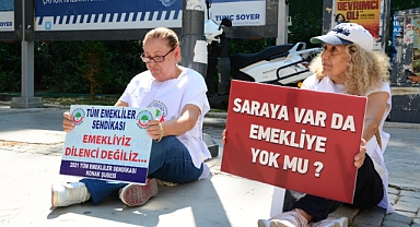 İzmir'de emekliler zamları oturma eylemiyle protesto etti