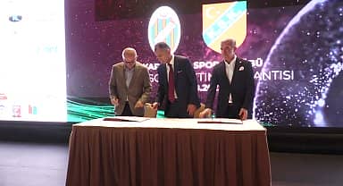 İzmir'in köklü spor kulübü Karşıyaka sponsorlarını tanıttı
